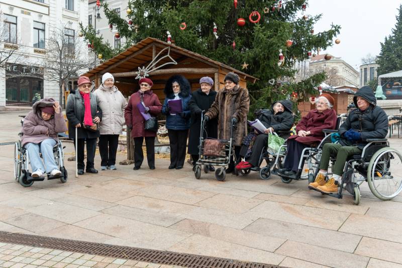 2025_12_03_szechenyi ter enek.jpg